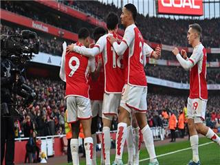 Arsenal crush Lens 6-0 to reach Champions League last 16