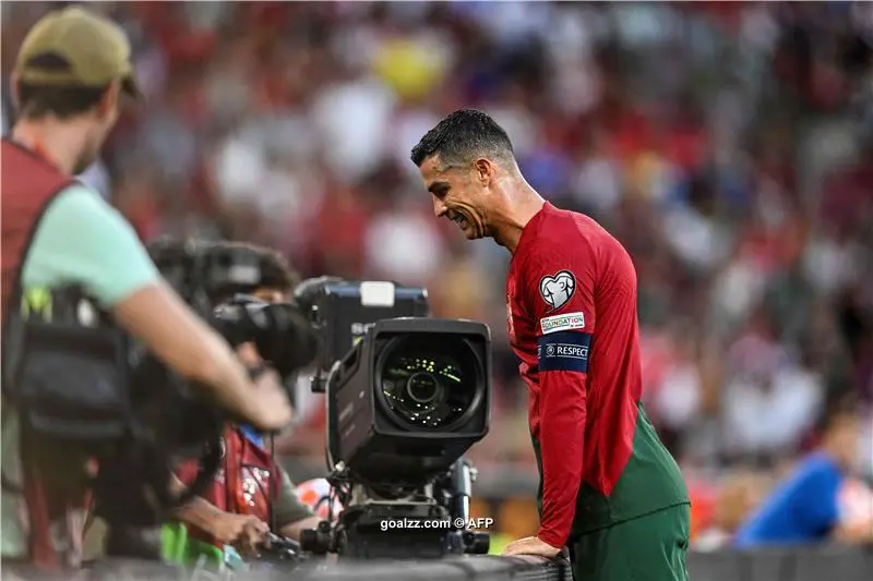 What does Cristiano Ronaldo say to the camera?, Video