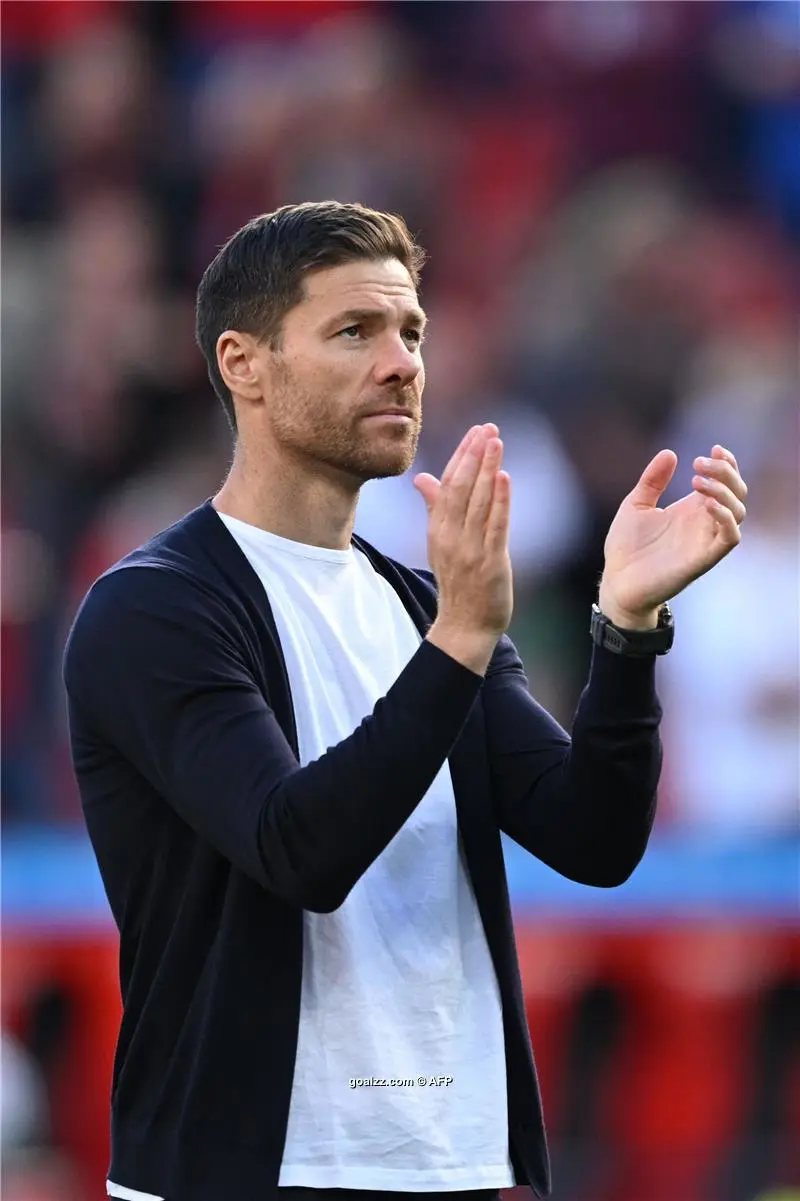 Xabi Alonso renews at Real Madrid