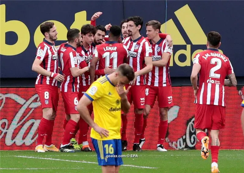 Luis Suarez double gives Atletico Madrid win over Cadiz and a 10