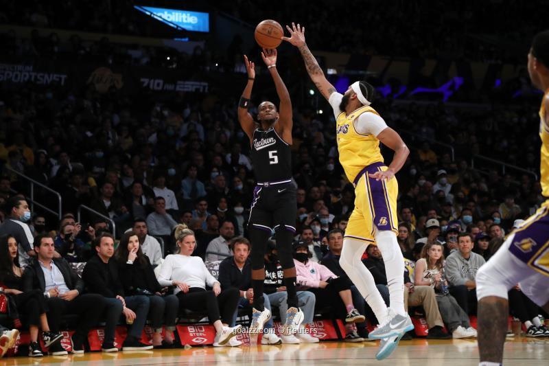 De'Aaron Fox drops a career-high 34 as the Sacramento Kings upset